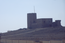 Burg Mirbat-Aziger-Turm und die Schlacht von Mirbat (Mirbat im Oman)
