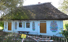 Bemalte Häuser mit Muzeum Okregowe (Zalipie)
