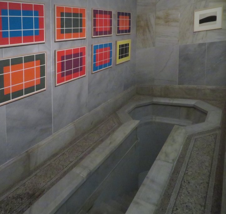 Donald Judd im Bad